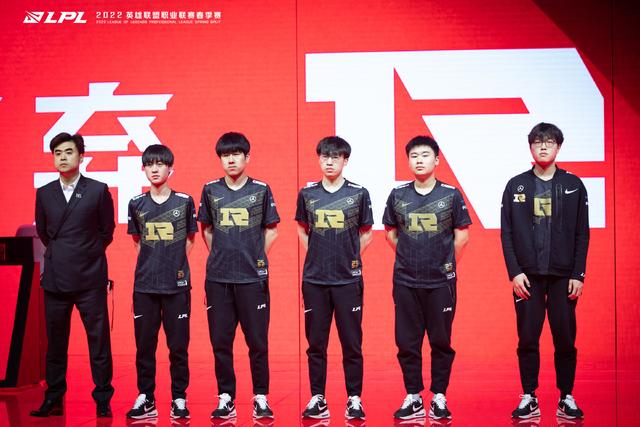 包含斯图加特集结日再遭质疑,志在NBA总决赛名次提升,质疑声仍在,控场能力受关注的词条 包含斯图加特集结日再遭质疑,志在NBA总决赛名次提升,质疑声仍在,控场能力受关注的词条